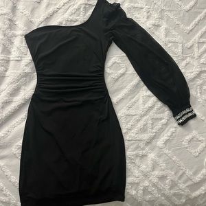One shoulder black body on minidress